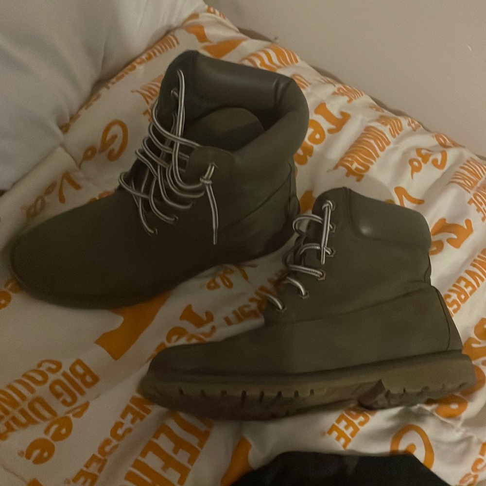 Union Bay fashion style boots grey and silver